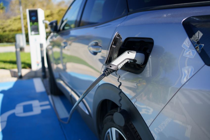 A nova lei do setor elétrico e o seu carro elétrico: o que muda na sua conta de energia