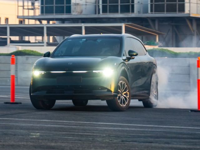 Zeekr 7X entra para o Guinness Book com drift em curto espaço
