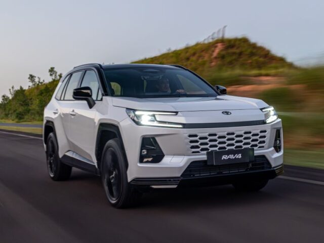 Toyota lança RAV4 híbrido plug-in no Brasil por R$ 399.990