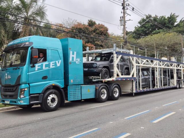 Caminhão a hidrogênio da GWM leva carros para Interlagos