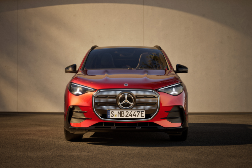 Mercedes-Benz tem recorde de vendas de elétricos e modelos esgotados